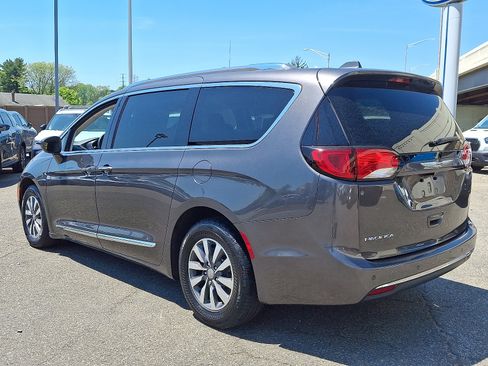 Used 2020 Chrysler Pacifica Touring-L Plus FWD image 6