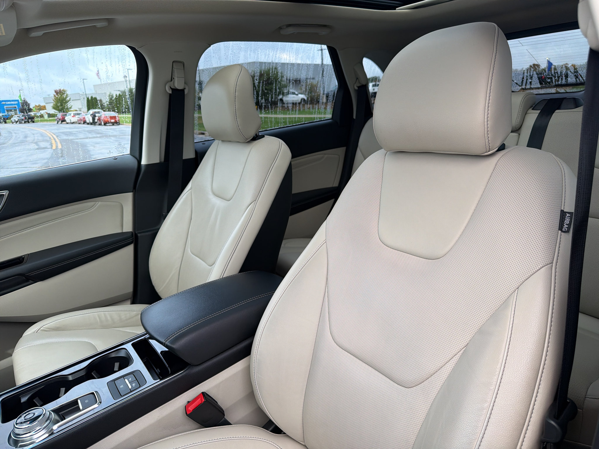 Used 2019 Ford Edge Titanium w/ Equipment Group 301A AWD/4WD image 16