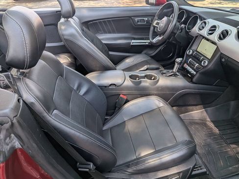 Used 2017 Ford Mustang Premium RWD image 31