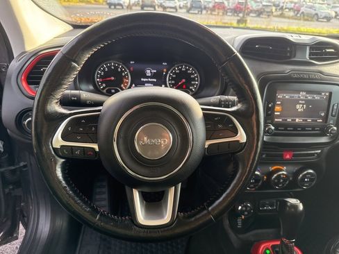 Used 2017 Jeep Renegade Trailhawk w/ Premium Trailhawk Package image 28