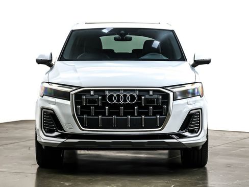 Used 2025 Audi Q7 2.0T Premium w/ Convenience Package image 3