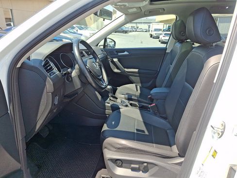 Used 2019 Volkswagen Tiguan SE w/ Panoramic Sunroof Package AWD/4WD image 12