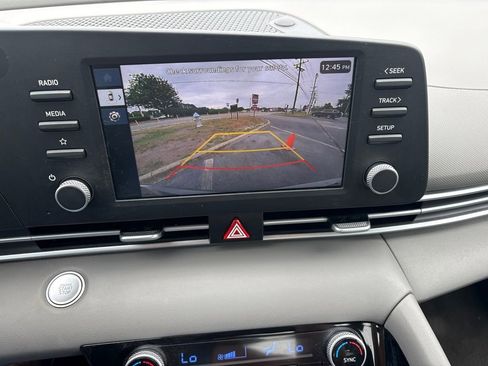 Used 2025 Hyundai Elantra Hybrid FWD image 19