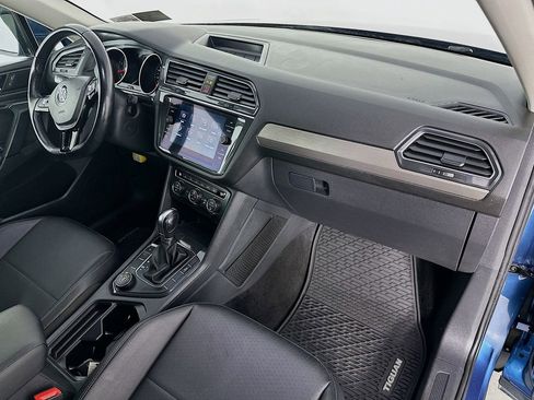 Used 2019 Volkswagen Tiguan SE AWD/4WD image 32