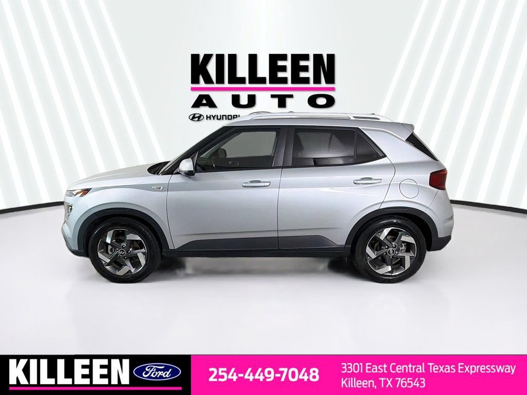 Used 2022 Hyundai Venue SEL FWD image 4