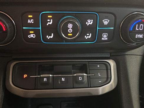 Used 2023 GMC Acadia Denali w/ Black Diamond Edition AWD/4WD image 18