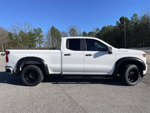 Used 2020 Chevrolet Silverado 1500 Custom w/ Custom Value Package image 2