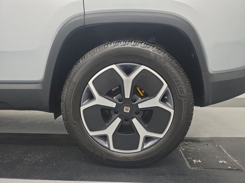 Used 2024 Rivian R1S Adventure AWD/4WD image 10