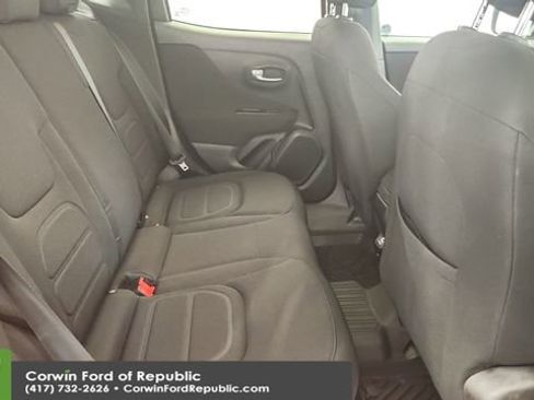 Used 2019 Jeep Renegade Latitude AWD/4WD image 21