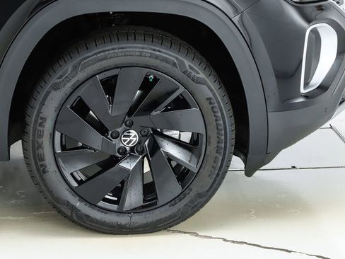 New 2026 Volkswagen Atlas SE image 14