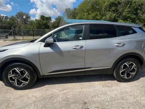 Used 2023 Kia Sportage LX image 5