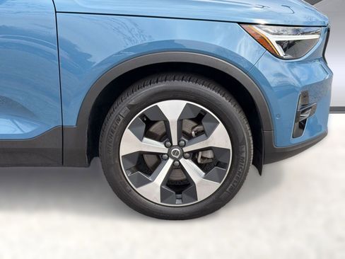 Used 2023 Volvo XC40 B5 Plus w/ Climate Package image 12