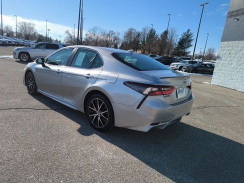 Used 2023 Toyota Camry SE image 3