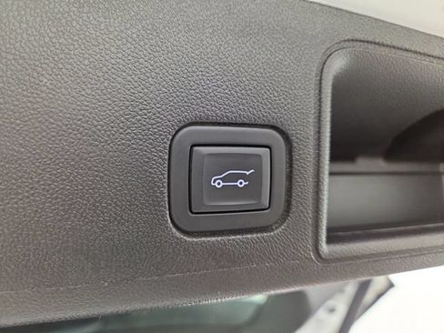 Used 2024 GMC Terrain SLT AWD/4WD image 32