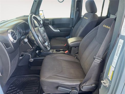 Used 2014 Jeep Wrangler Unlimited Sahara w/ Connectivity Group AWD/4WD image 9
