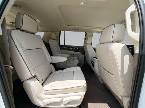 Used 2023 GMC Yukon XL Denali AWD/4WD image 17