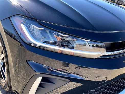 Used 2025 Volkswagen Jetta SE image 28