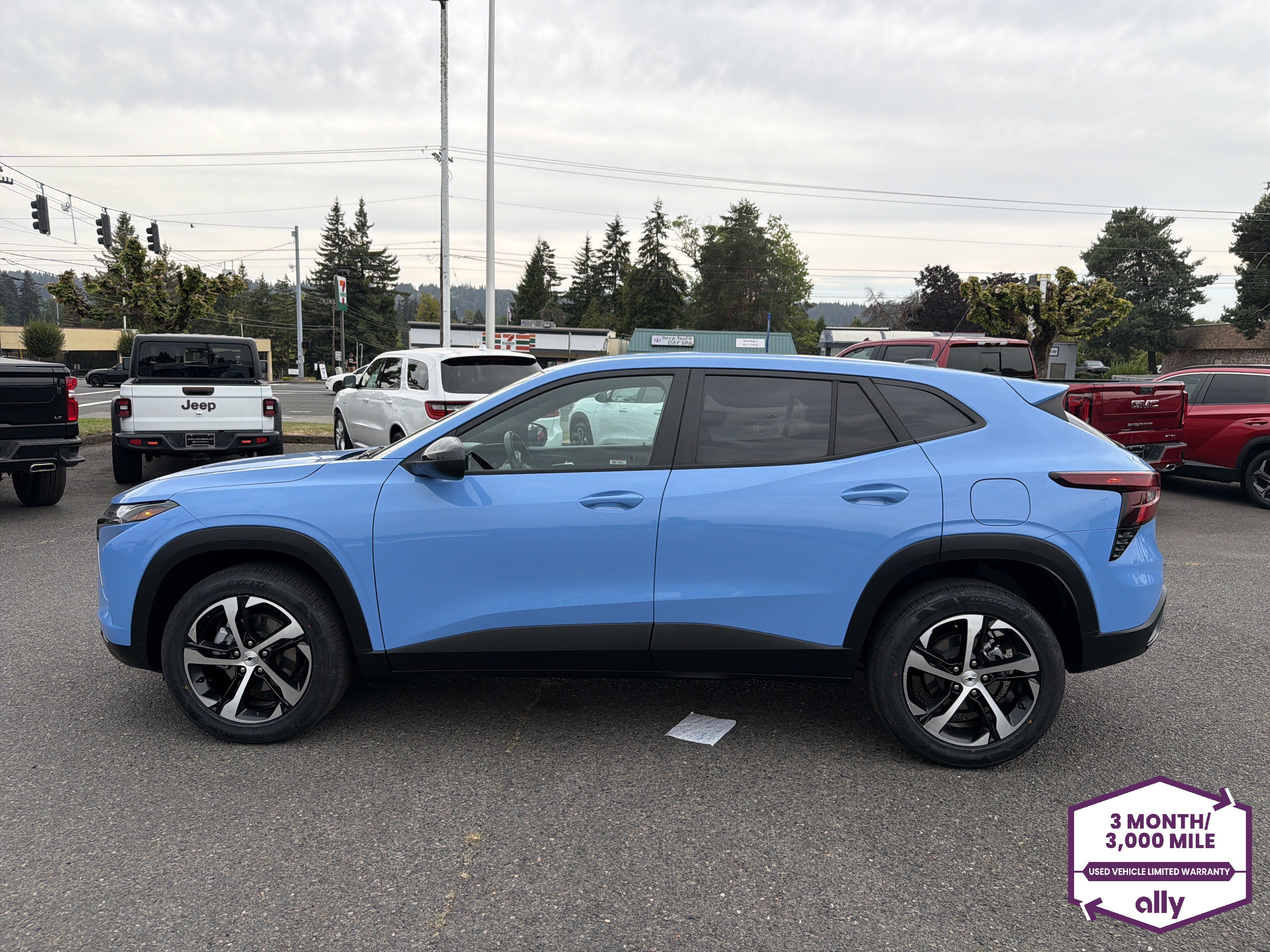 Used 2024 Chevrolet Trax RS w/ Driver Confidence Package FWD image 2