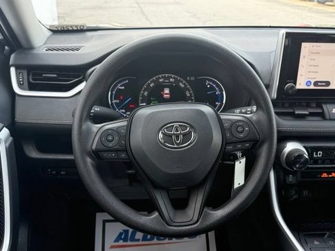 Used 2025 Toyota RAV4 LE AWD/4WD image 18