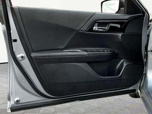 Used 2016 Honda Accord LX image 19