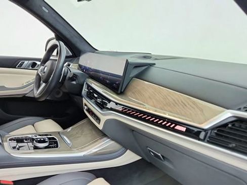 Used 2024 BMW X7 M60i w/ Executive Package image 21