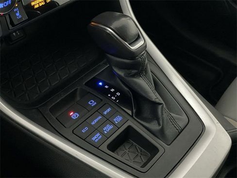 Used 2019 Toyota RAV4 XLE Premium image 21