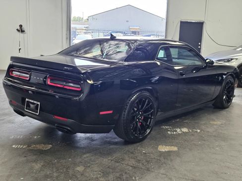 Used 2016 Dodge Challenger SRT Hellcat RWD image 4