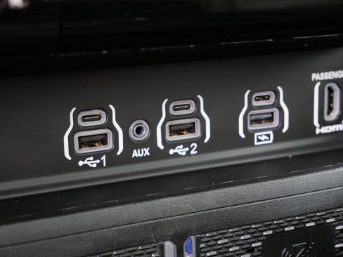 Used 2025 RAM 1500 Limited AWD/4WD image 33