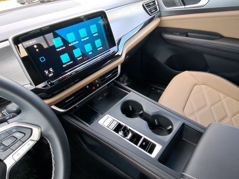 Used 2025 Volkswagen Atlas Cross Sport SE image 24