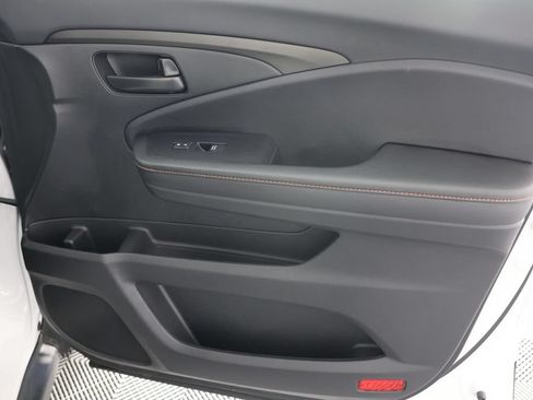 Used 2025 Honda Passport TrailSport image 29