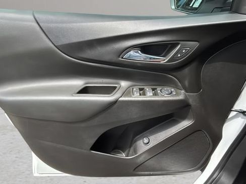 Used 2024 Chevrolet Equinox LT FWD image 17