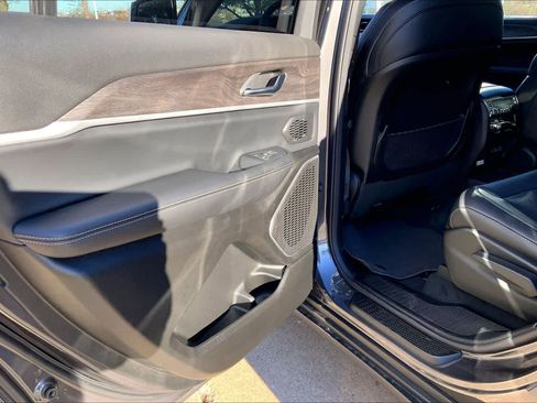 New 2025 Jeep Grand Cherokee L Limited w/ Black Appearance Package image 17