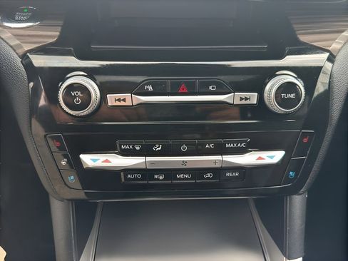 Used 2021 Ford Explorer Limited AWD/4WD image 36