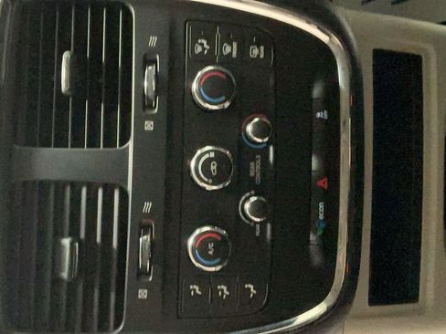 Used 2019 Dodge Grand Caravan SE w/ UConnect Hands-Free Group image 19