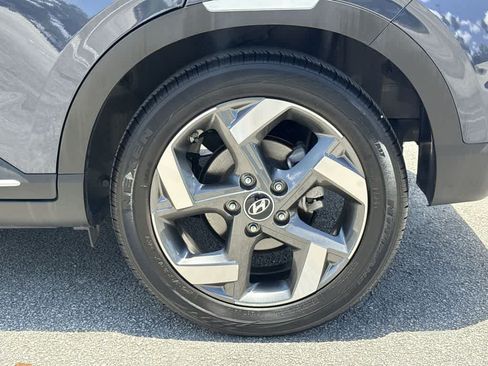 Used 2023 Hyundai Venue Limited w/ Cargo Package FWD image 11