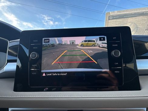 New 2026 Volkswagen Taos SE FWD image 23