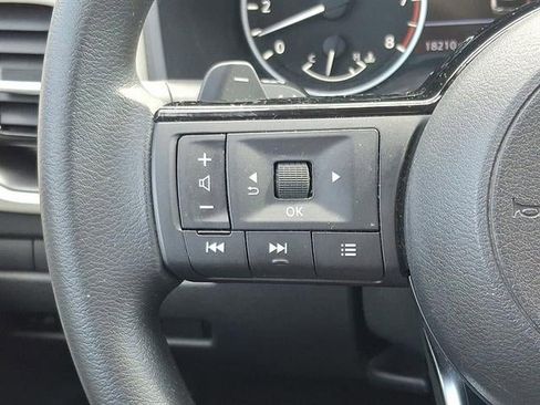 Used 2023 Nissan Rogue SV image 21