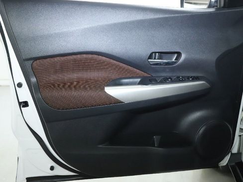 Used 2019 Nissan Kicks SR FWD image 15
