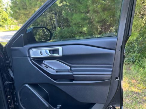 Used 2020 Ford Explorer Platinum w/ Premium Technology Package image 14