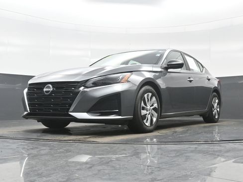 Used 2025 Nissan Altima 2.5 S image 25