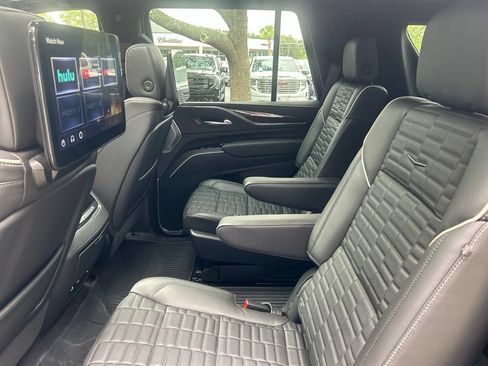 Used 2023 Cadillac Escalade Sport Platinum w/ LPO, ONYX Package AWD/4WD image 10