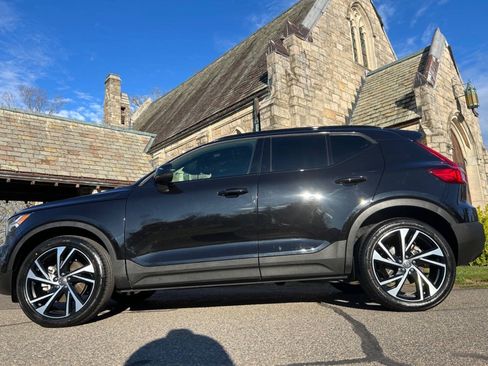 Used 2021 Volvo XC40 T5 R-Design w/ Advanced Package AWD/4WD image 22