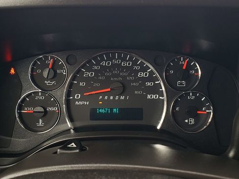 Used 2023 Chevrolet Express 3500 w/ Driver Convenience Package image 10