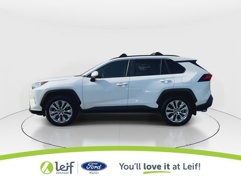 Used 2021 Toyota RAV4 XLE Premium image 5