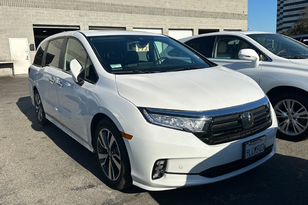 Used 2024 Honda Odyssey Touring image 2