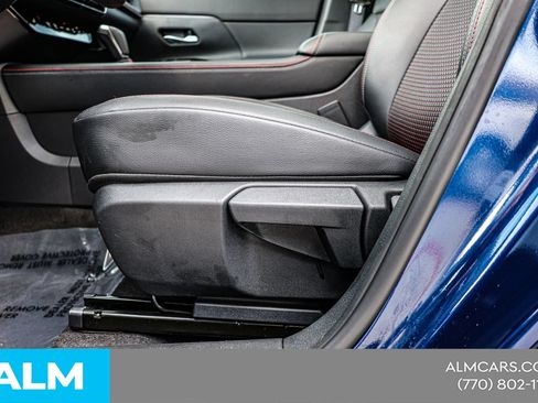 Used 2025 Nissan Kicks SR w/ SR Premium Package FWD image 19
