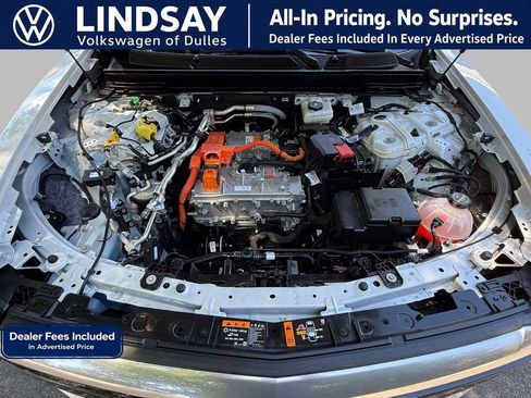 Used 2025 Cadillac Lyriq Luxury AWD/4WD image 23