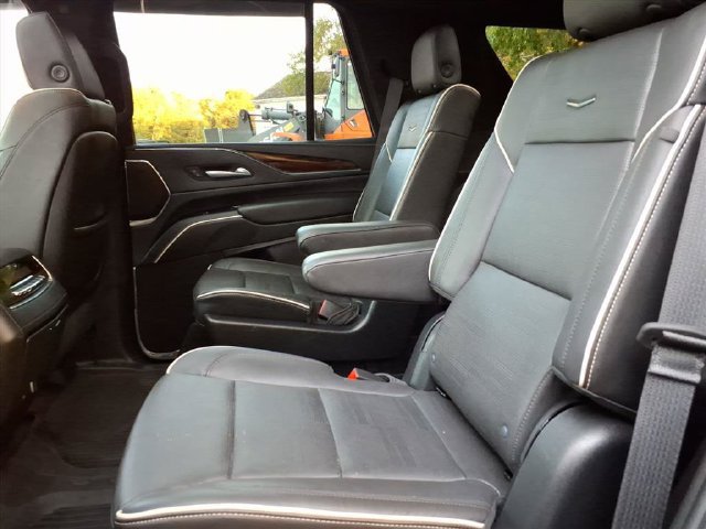Used 2023 Cadillac Escalade Premium Luxury w/ Performance Package AWD/4WD image 19