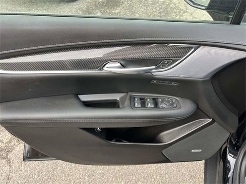 Used 2025 Cadillac XT5 Sportv w/ Technology Package image 16