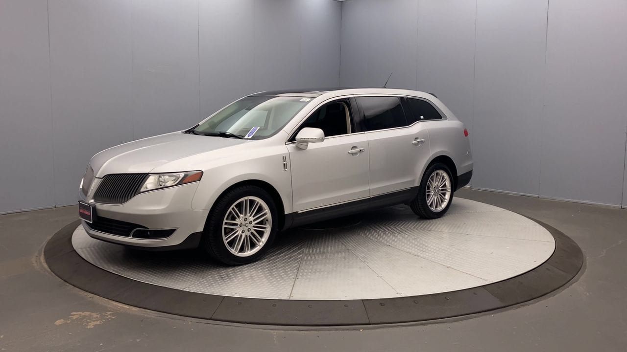 Used 2015 Lincoln MKT AWD image 9